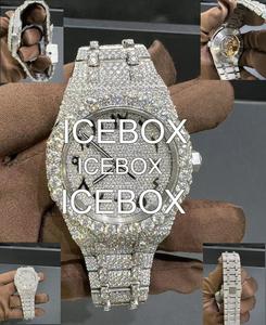 Montre de luxe Hip Hop en acier inoxydable avec cadran en verre, diamants Moissanite glacés, étanche 10 bars, bracelet à fermoir, design personnalisé - Product Image 3