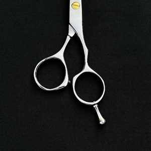 Tijeras de Pelo Liso para diestros afiladas de acero inoxidable de 5,75 pulgadas de diseño único - Product Image 3