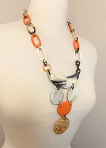 Elegante Collar de Boda Moderno y Ecológico Hecho a Mano con Cuerno de Buey Africano, Forma Personalizada, 100% Color Natural, Regalo Perfecto - Product Image 2