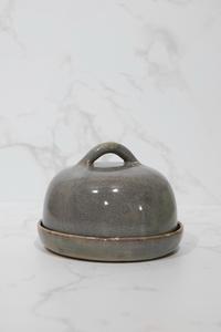 Pot à beurre compact en forme de dôme avec couvercle à poignée, finition brillante, base ronde élégante pour comptoir de cuisine - Product Image 4