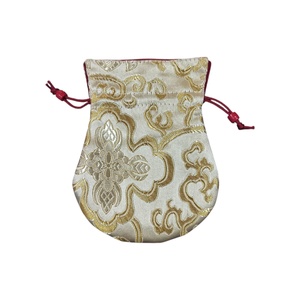 Pochette à cordon écologique et tendance pour bijoux, pièces de monnaie, chapelets, colliers, motifs inspirés des cultures traditionnelles - Product Image 1