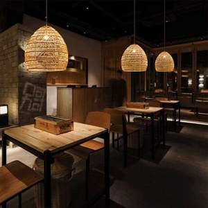 Luminaire suspendu en rotin de qualité supérieure avec une structure robuste et un effet d'éclairage ambiant équilibré - Product Image 2