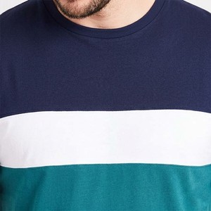 Camiseta de hombre con bloques de color azul marino, blanco y verde, cuello redondo, ajuste casual, de algodón, para verano, elegante, con paneles en contraste, estilo urbano. - Product Image 2