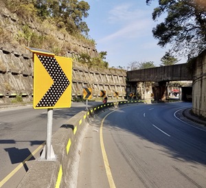 Nhôm năng lượng mặt trời LED tuần tự nhấp nháy Chevron dấu hiệu LED giao thông dấu hiệu cho an toàn đường bộ CAUTION Sign <span class=keywords><strong>Board</strong></span> - Product Image 4