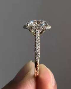 Bague de fiançailles en argent sterling 925 avec moissanite créée en laboratoire, design halo plaqué rhodium et pierres taille rose, bijoux fins - Product Image 5