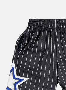 Shorts de basketball pour hommes, couleur unie, fermeture à cordon, tissu en toile écologique, décontracté, bleu avec bordure blanche, poches - Product Image 2