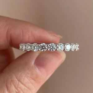 Anillo de Oro con Moissanita Redonda de 14K/18K, Banda de Eternidad para Mujer, Piedras Redondas de 2.5mm, Anillo de Boda de Eternidad Completa, Joyería de Lujo - Product Image 3