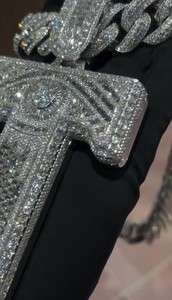 จี้รูปกางเขนแบบฮิปฮอปประดับเพชรเต็มเม็ด สร้อยคิวบันสำหรับผู้ชาย สร้อยเพชรโมอิสซาไนต์แบบหยาบ  งานจิวเวลรี่สั่งทำได้ - Product Image 4