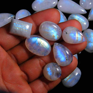Cabujones de Piedra Lunar Arcoíris, Gemas Sueltas Naturales con Destello de Fuego Azul |   Piedras para Joyería Pulidas a Mano, Mezcla de Formas, Exportación a Granel - Product Image 4