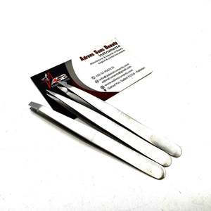 Pince à épiler professionnelle en satin argenté mat, logo personnalisé, écologique, en acier inoxydable, pointes biseautées et pointues, ciseaux à ressort - Product Image 3