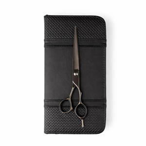 Tijeras de Corte de Pelo Profesionales Ultraligeras de Color Negro Mate, Diseño Ligero y Afilado para un Corte de Precisión, Uso Profesional de Barbería - Product Image 1