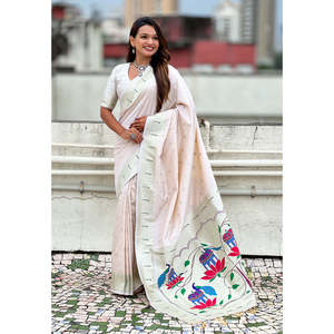 ผ้าไหมพาธาไนสีขาวมุกแบบอีลิท วีฟส์  ลายดอกบัวและนกยูง  งานทอแบบซารี  ผ้าสำหรับชาวอินเดียและปากีสถาน  น้ำหนัก 650 กรัม - Product Image 1