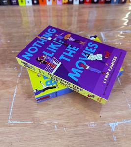 ไม่มีอะไรเหมือนหนังสือเรื่องโรแมนติกในภาพยนตร์ โดย ลินน์ เพนเตอร์-ฉบับปกอ่อน 448 หน้า 7.5x5.5 นิ้ว - Product Image 1