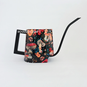 Regadera de interior Stilla de 1.5L con diseño de hongos, herramienta de jardinería de metal con acabado duradero pintado con esmalte, mango arqueado, fabricación OEM. - Product Image 5