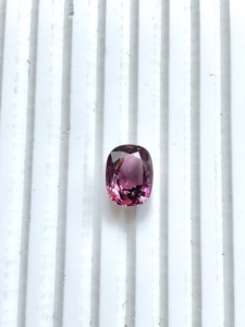 Pierre précieuse naturelle en spinelle rose de Birmanie, taille coussin, 8,80 carats, pour la création de bijoux fins - Product Image 4