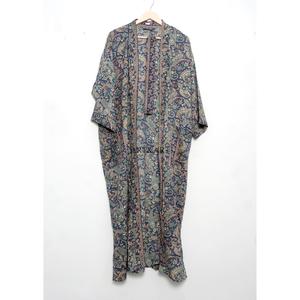 Kimono de Seda de Lujo Vintage para Mujer - Túnica Envolvente de Longitud Completa, Suave y Transpirable, con Diseño Romántico de Patchwork en Varios Colores - Product Image 3