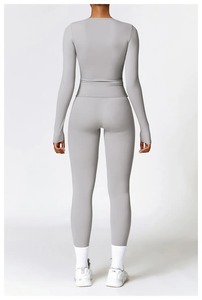 Ensemble de yoga élégant et de qualité supérieure pour femmes, tenue d'entraînement extensible et respirante - Product Image 2
