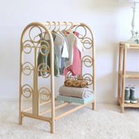 Meilleures ventes : présentoirs en rotin pour boutiques de vêtements pour bébés, présentoirs artisanaux en bois naturel pour vêtements.