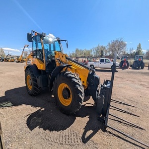 Chargeuse JCB TM420s conçue pour l'efficacité, la durabilité et la polyvalence, idéale pour les chantiers de construction, les fermes et les équipements lourds. - Product Image 6