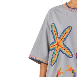 เสื้อยืดโอเวอร์ไซส์สีเทาอ่อนลายกราฟิกสำหรับผู้หญิง พิมพ์ลายมหาสมุทรหลากสีสัน สไตล์ลำลอง ผ้าฝ้าย สตรีทแวร์ ใส่สบายช่วงฤดูร้อน ทรงหลวม รับผลิตตามสั่ง ขายส่ง - Product Image 3