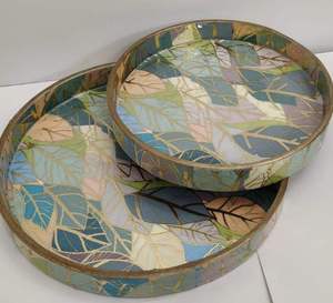 Assiette de service en bois faite à la main, motif végétal bleu et blanc, design minimaliste - Product Image 3