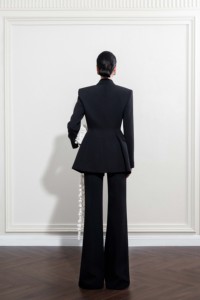 Nouveauté 2026 Pantalon pour femme élégant BELLE CORDE SHORT PANT, coupe évasée haute couture, support ODM, de la marque WhiteAnt - Product Image 3