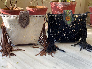 กระเป๋าสะพายข้างสำหรับผู้หญิงกระเป๋าหนังวัวประดับพู่ทำจากหนังวัวสีเมทัลลิค - Product Image 5