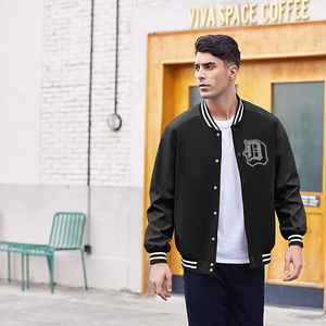 Chaqueta Varsity de la Mejor Calidad para Hombre, Color Negro y Manga de Cuero, Cuerpo de Lana, Cómoda Chaqueta Varsity de Béisbol - Product Image 4