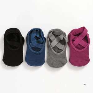 Chaussettes de yoga antidérapantes en coton pour jeunes, idéales pour la danse et le sport, pour femmes élégantes, prix d'usine, écologiques, du Vietnam - Product Image 1