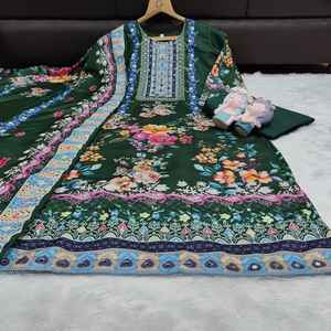 Ensemble prêt-à-porter 3 pièces en mousseline avec imprimés floraux vibrants, comprenant un salwar, une anarkali, un kurta, un pantalon et une dupatta, robe longue. - Product Image 5