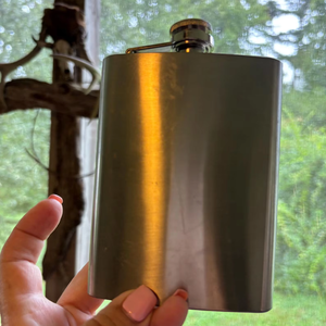 11. Flacon à liqueur métallique fin et compact pour whisky, vodka, alcool, utilisation en voyage - Product Image 1