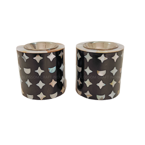 Quemador de incienso decorativo de resina con incrustaciones de hueso y madera MOP, redondo con patrón de luna y estrella, hecho a mano por artesanos indios. - Product Image 2