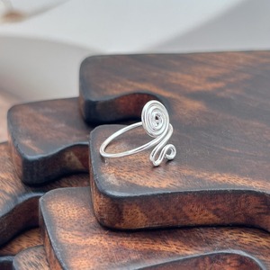 แหวนดอกไม้เกลียวเงิน 925 สไตล์มินิมอลสำหรับทุกเพศสวมใส่ได้ทุกวัน - Product Image 3