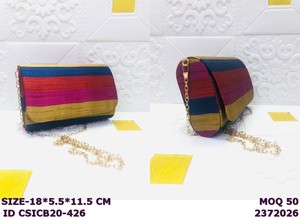 Bolso de Mano Metálico de Diseño de Lujo para Mujer |   Bolso de mano tipo bandolera para fiesta o boda con cadena |   Bolso de Mano Elegante para Mujer - Product Image 3