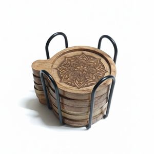 Ensemble de sous-verres en bois gravés, faits à la main, durables et modernes, avec support métallique pour table basse, décoration de la maison - Product Image 1