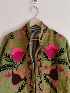 Veste décontractée pour femme grande taille en coton brodé floral bohème vert, col mandarin, manches longues, fermeture éclair - Product Image 6
