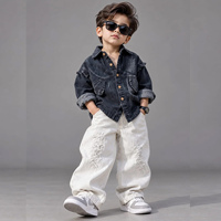 Ensemble 2 pièces hip-hop pour garçons : T-shirt noir et pantalon cargo en jean, style joggers avec logo frontal, tenue décontractée pour l'extérieur
