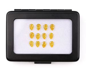 Nuevo Producto OM GEMS, Diamante Suelto Cultivado en Laboratorio, Corte Pera de 7.0x4.5 mm, Color Amarillo Fantasía, Perforado con Láser, Modelo OM9235, Tercera Marca - Product Image 1
