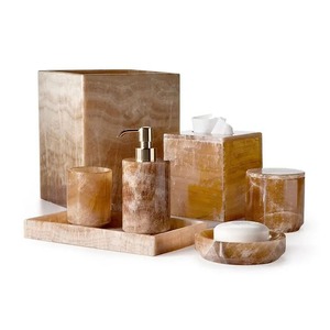 Ensemble d'accessoires de salle de bain de luxe 6 pièces en résine : distributeur de savon, porte-brosse à dents, plateau, décoration intérieure - Product Image 5