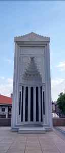 Mihrab en marbre incrusté, motif floral sculpté à la main, en marbre naturel, moderne, pour la Qibla, à fixer au mur, résistant aux intempéries, entièrement fini - Product Image 2