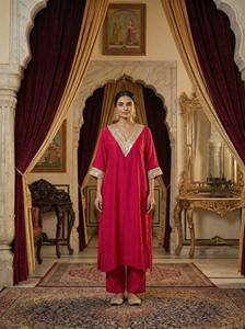 Kurta/Kurti de Seda Roja Cereza con Bordado, Corte Regular, para Mujer, Ideal para Fiestas, Bodas, Diwali, Todas las Temporadas - Product Image 5
