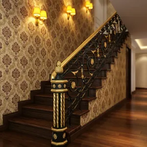 Rampe d'escalier de luxe en fer forgé noir et or avec balustrade en bois à motifs sculptés et poteau de décoration décoratif - Product Image 1