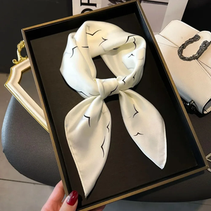 Pañuelo Cuadrado Pequeño de Lujo con Estampado de Cadena, Pañuelo Fino de Seda Sintética para el Cuello, Pañuelo de Moda para la Cabeza con Protección Solar para Mujer 70x70cm - Product Image 5