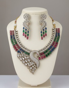 Parure de bijoux de mariée de luxe multicolore paon en laiton plaqué or avec pierres CZ et boucles d'oreilles assorties, style indien traditionnel - Product Image 3