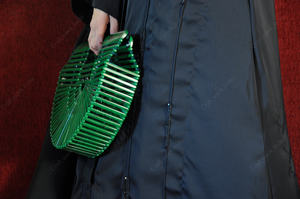 Bolso de Mano Tipo Clutch de Acrílico Verde de Lujo, Diseño en Forma de Abanico, para Fiestas, Bodas, Eventos, con Estuche Rígido, para Mujer - Product Image 5