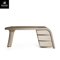 Bureau de style postmoderne italien léger, luxueux et minimaliste en bois massif, bureau d'ordinateur personnalisable de forme irrégulière