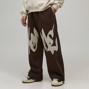Pantalones Deportivos Holgados con Cordón en la Cintura, Color Marrón Chocolate, con Apliques de Letras Estilo Graffiti, Ecológicos, para Hombre - Product Image 1