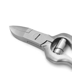 Coupe-cuticules durable en acier inoxydable allemand demi-or avec lames affûtées et manche lisse - Product Image 4