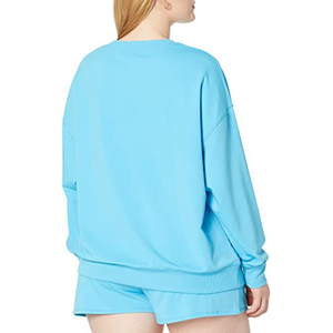 Ensemble décontracté deux pièces pour femme : sweat-shirt oversize bleu ciel et short, avec logo personnalisé, en molleton de coton à col ras du cou - Product Image 4