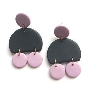 Pendientes de Resina Elegantes con Acabado Brillante, Diseño Moderno, Accesorios de Moda Duraderos y de Lujo, Diseñados por Artesanos Expertos, Moda de Cristal - Product Image 2